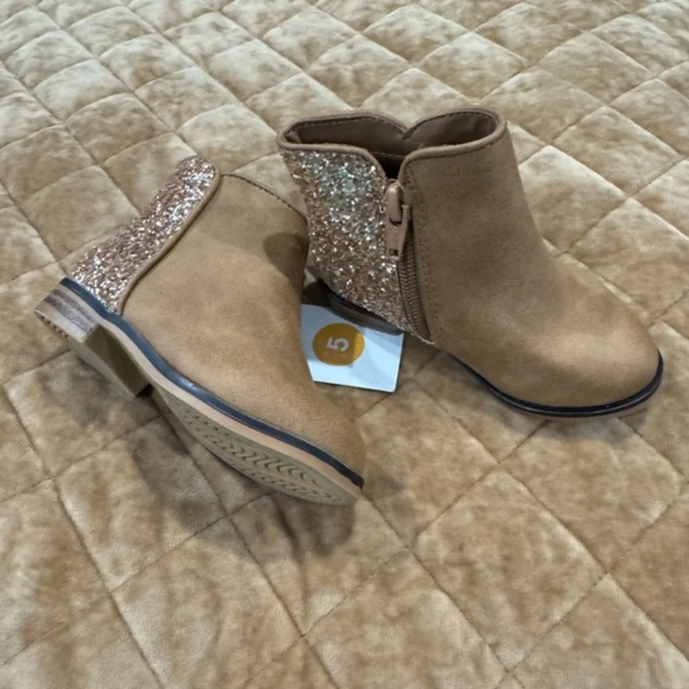 Cutest little Cat& Jack cowboy boots 4 your little cowgirl:just enough sparkle